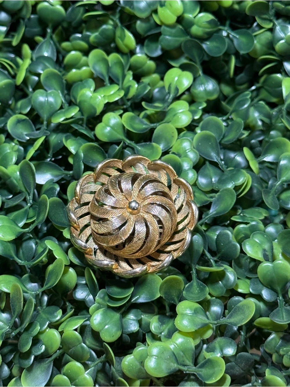 Vintage Gold Tone Floral Swirl Brooch